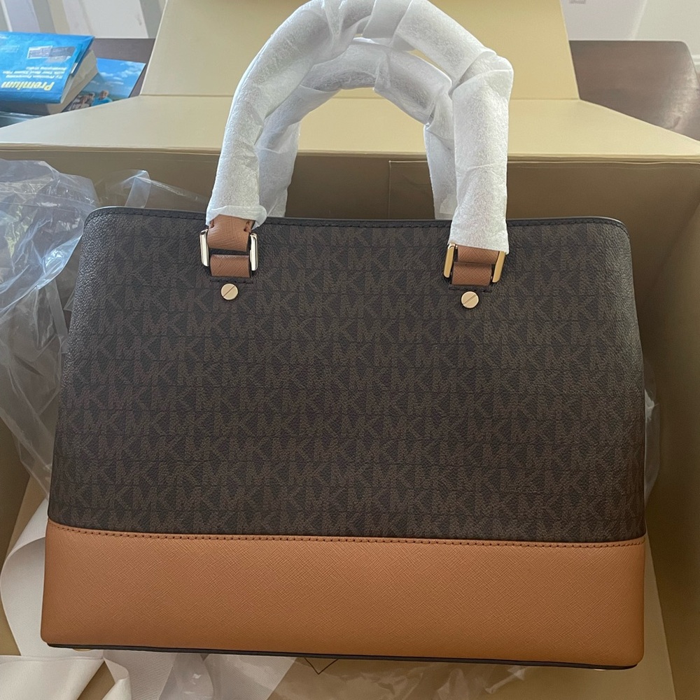Michael Kors Savannah Handbag - Picture 2 of 7